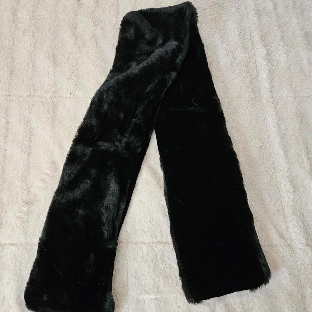 Daniele Meucci Fluffy Faux Fur Black Scarf